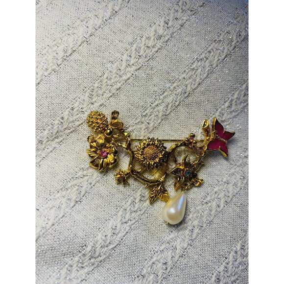 Vintage Avon Brooch Enamel Butterfly Pearl Dangle Gold Tone Bee Flowers 4119 - Picture 2 of 9